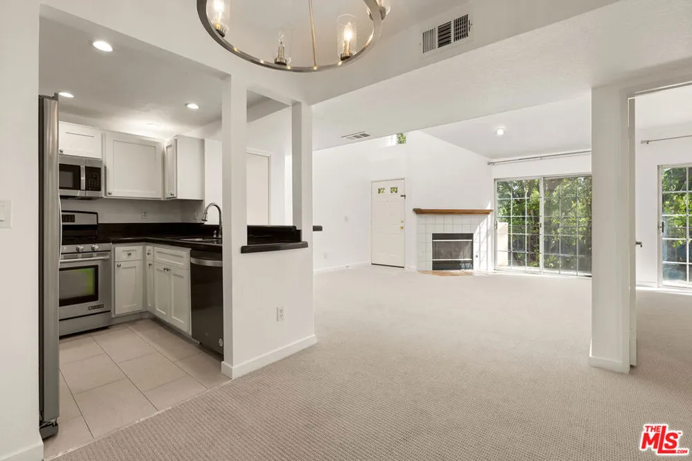 24119 Del Monte Drive #56 Valencia, CA 91355