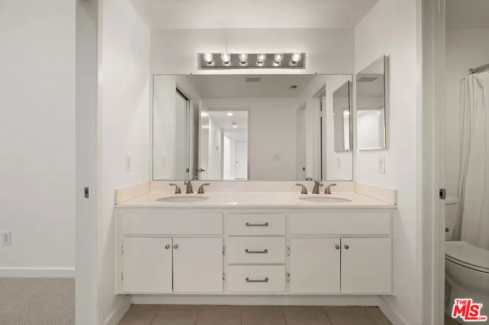 24119 Del Monte Drive #56 Valencia, CA 91355
