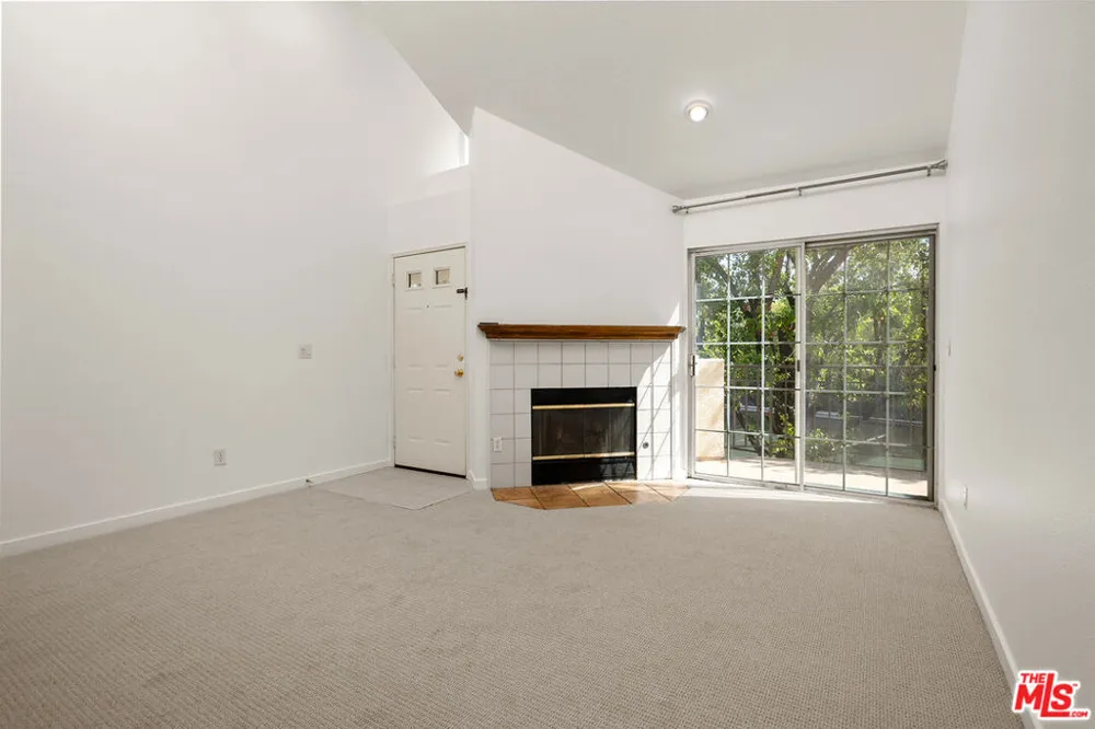 24119 Del Monte Drive #56 Valencia, CA 91355