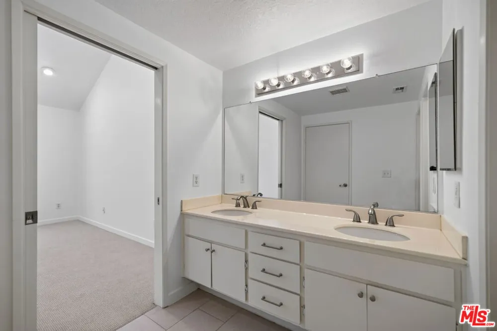 24119 Del Monte Drive #56 Valencia, CA 91355