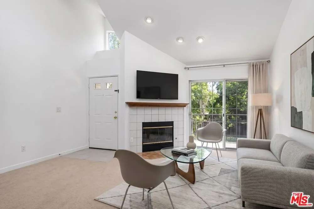 24119 Del Monte Drive #56 Valencia, CA 91355