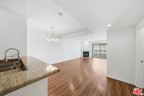 909 Croft Avenue #305