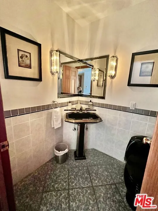 970 Palm Avenue #104 West Hollywood, CA 90069