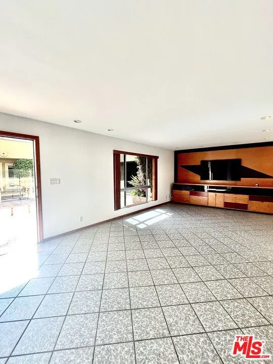 970 Palm Avenue #104 West Hollywood, CA 90069