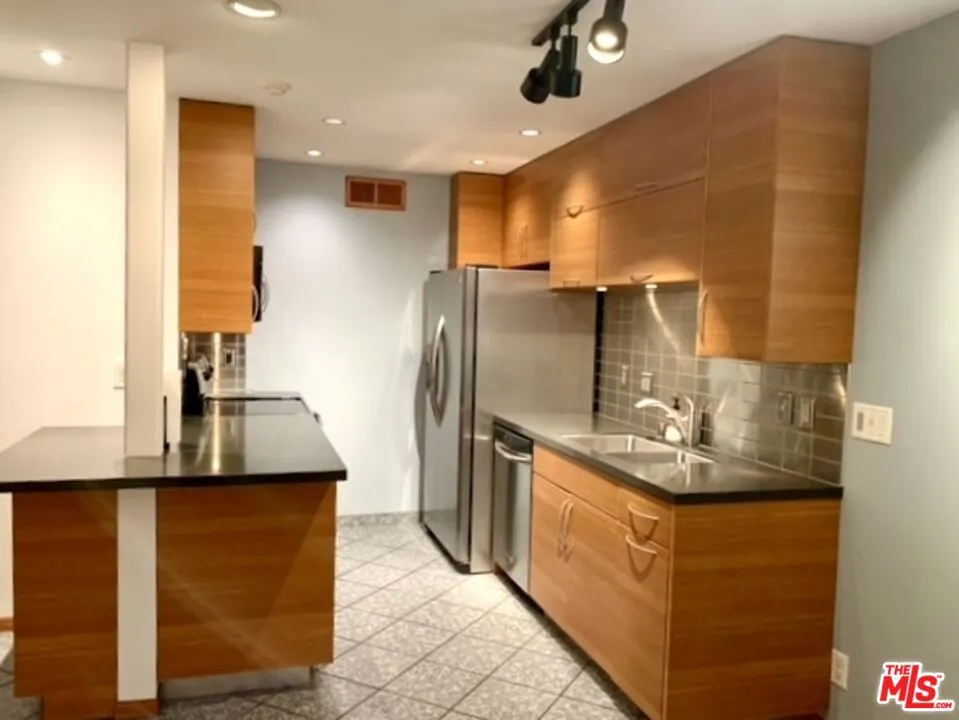 970 Palm Avenue #104 West Hollywood, CA 90069