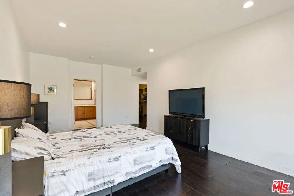 1862 S Bentley Avenue #202 Los Angeles, CA 90025
