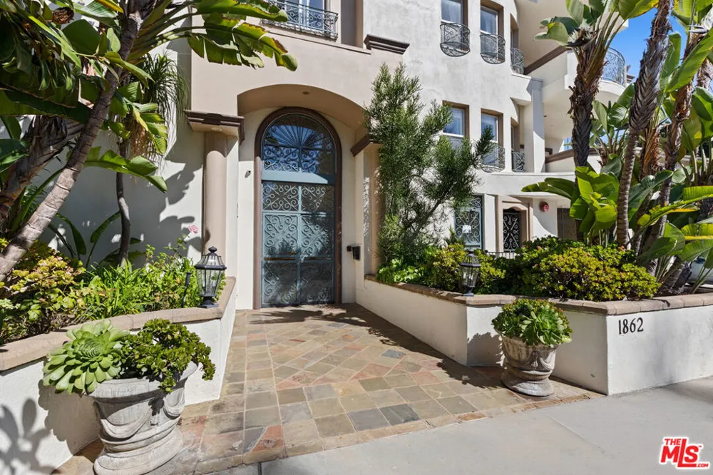 1862 S Bentley Avenue #202 Los Angeles, CA 90025