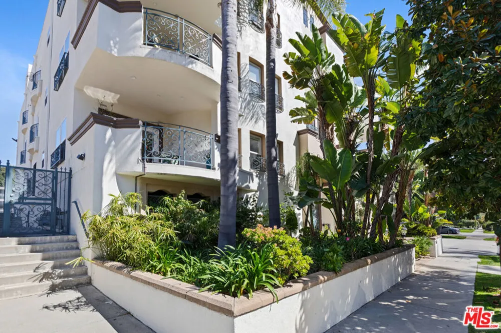 1862 S Bentley Avenue #202 Los Angeles, CA 90025