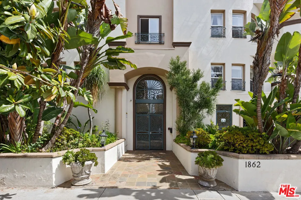 1862 S Bentley Avenue #202 Los Angeles, CA 90025