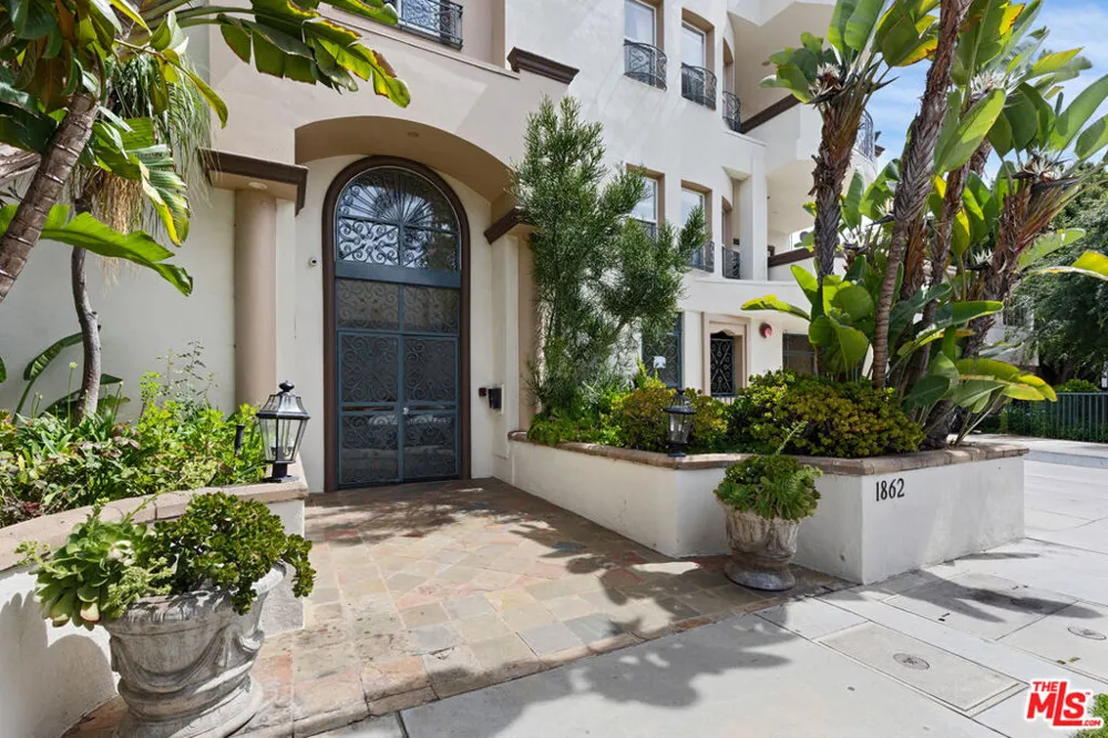 1862 S Bentley Avenue #202 Los Angeles, CA 90025