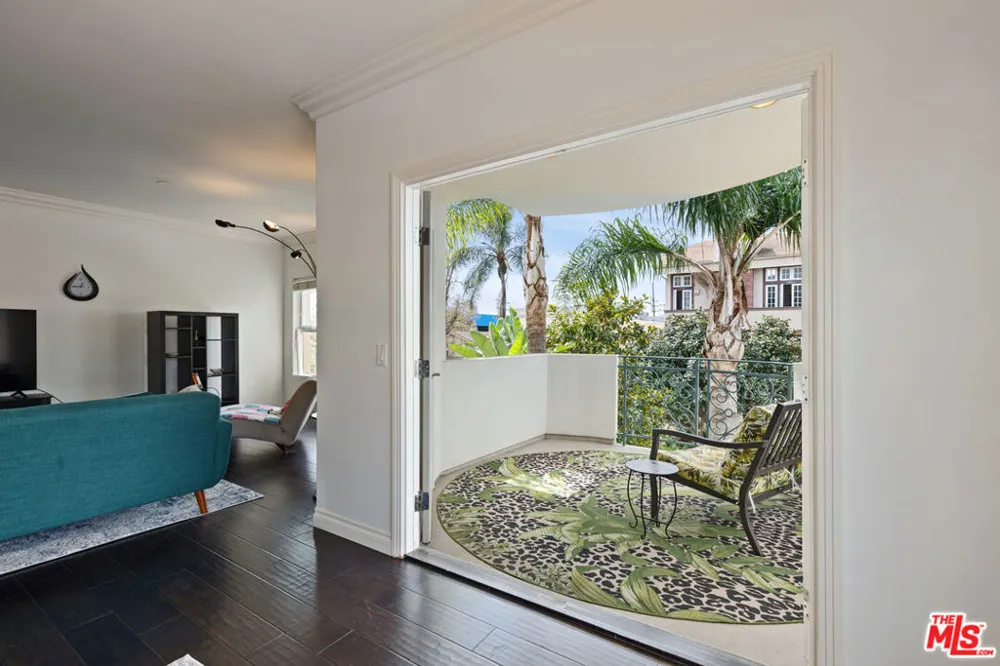 1862 S Bentley Avenue #202 Los Angeles, CA 90025
