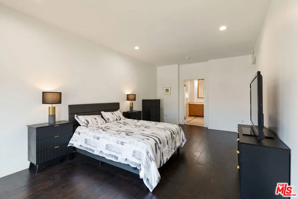 1862 S Bentley Avenue #202 Los Angeles, CA 90025