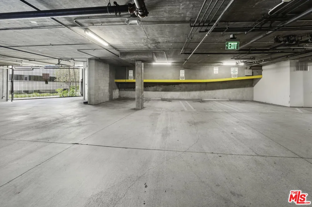 1820 Benecia Avenue #402 Los Angeles, CA 90025