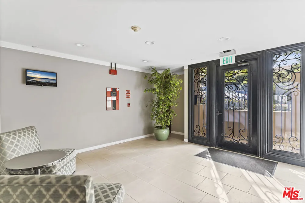 1820 Benecia Avenue #402 Los Angeles, CA 90025