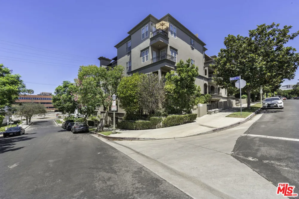 1820 Benecia Avenue #402 Los Angeles, CA 90025