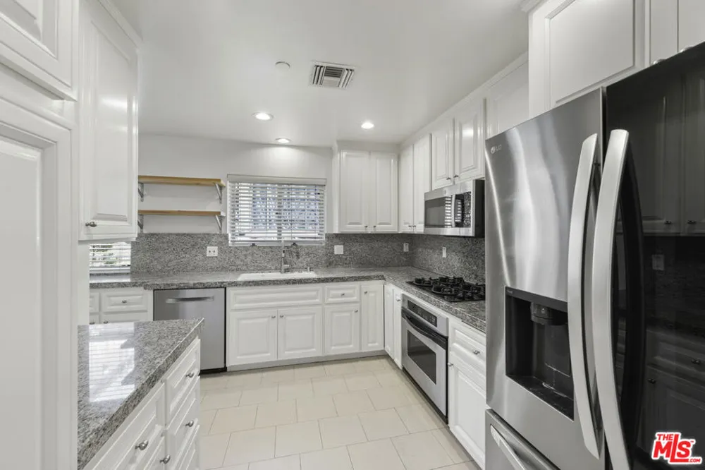 1820 Benecia Avenue #402 Los Angeles, CA 90025