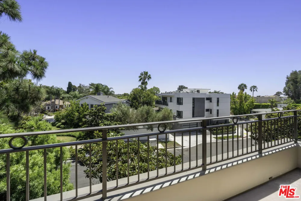 1820 Benecia Avenue #402 Los Angeles, CA 90025