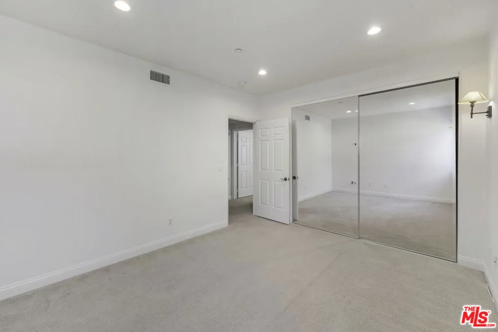 1820 Benecia Avenue #402 Los Angeles, CA 90025
