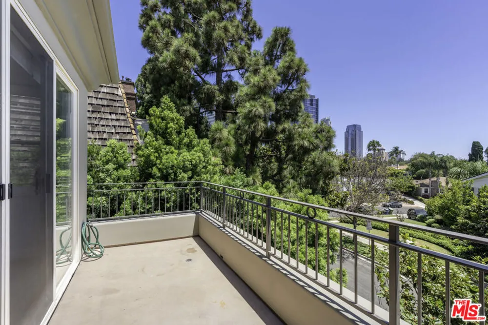 1820 Benecia Avenue #402 Los Angeles, CA 90025