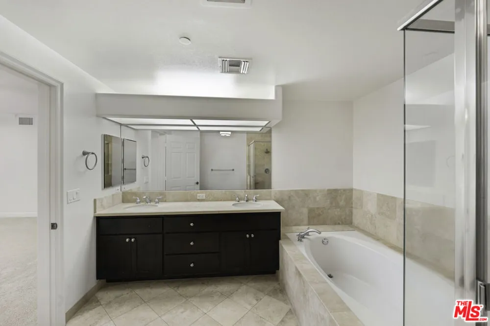 1820 Benecia Avenue #402 Los Angeles, CA 90025