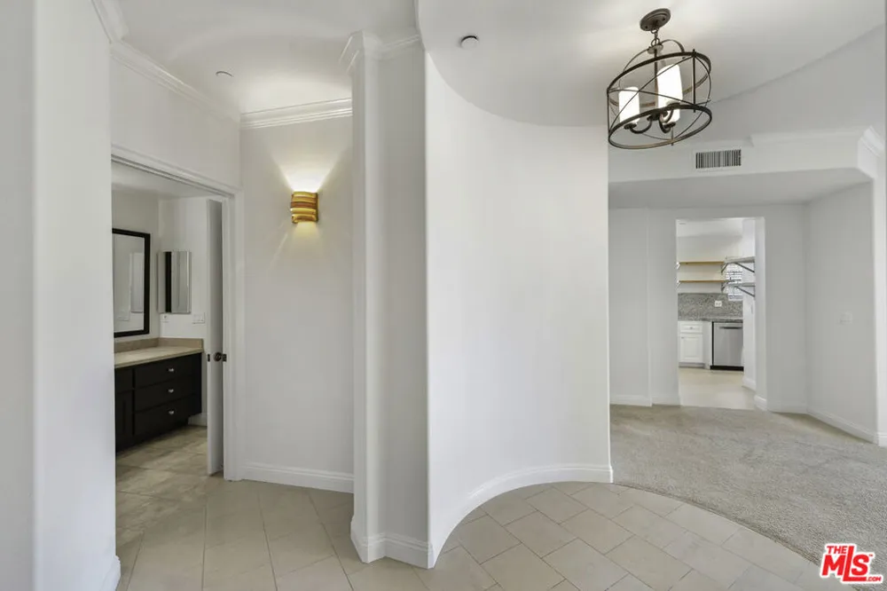 1820 Benecia Avenue #402 Los Angeles, CA 90025