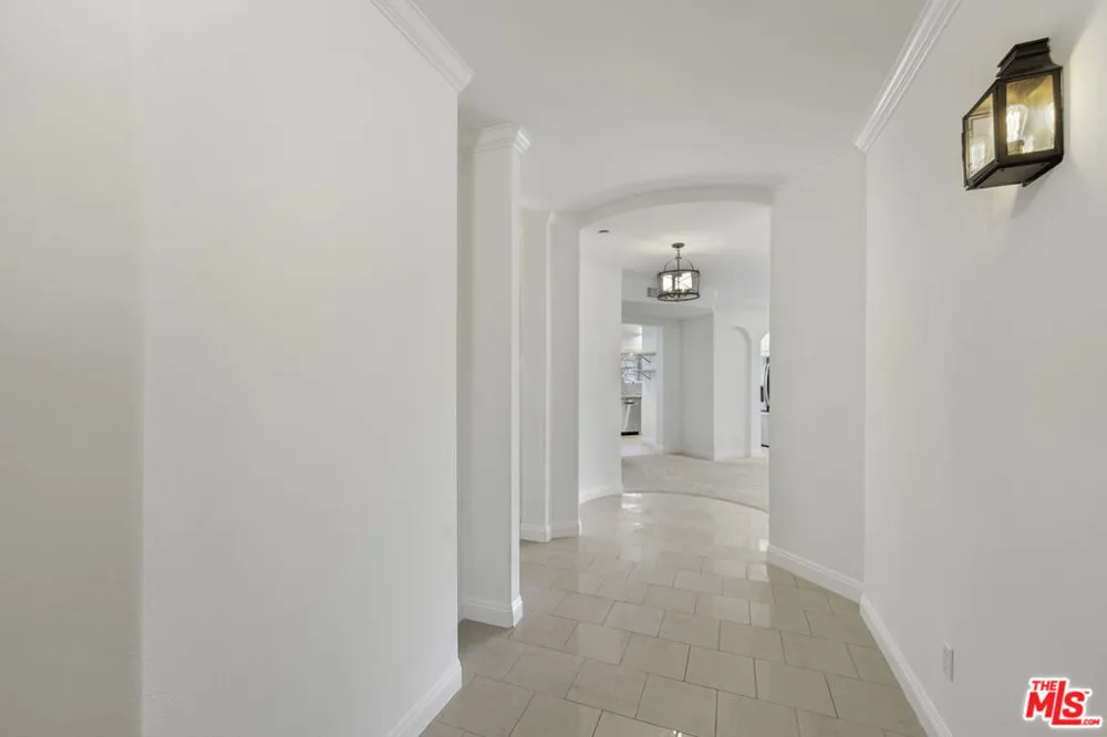 1820 Benecia Avenue #402 Los Angeles, CA 90025
