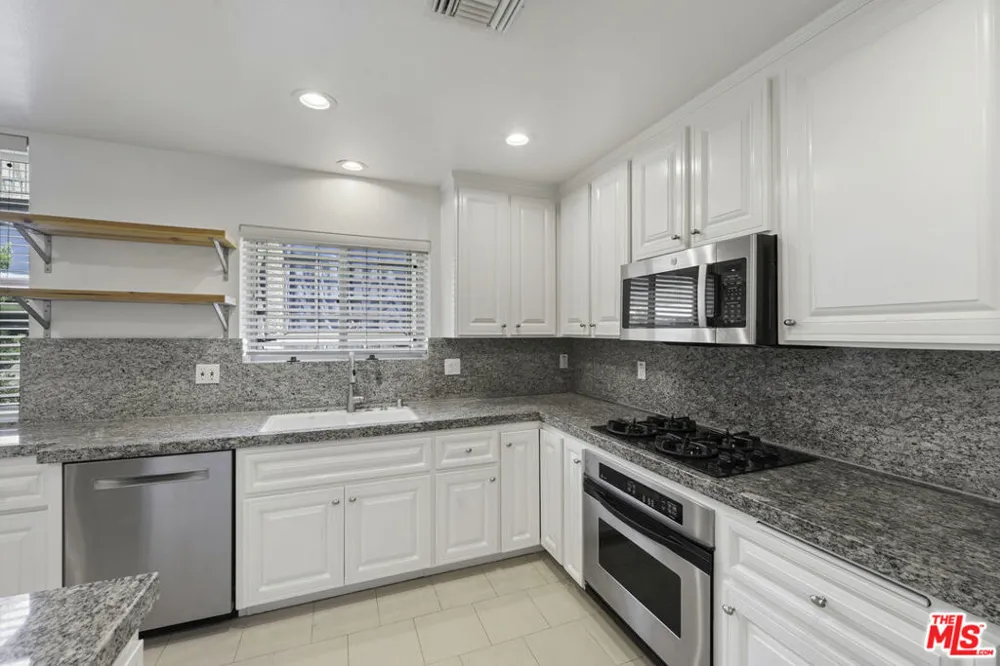 1820 Benecia Avenue #402 Los Angeles, CA 90025