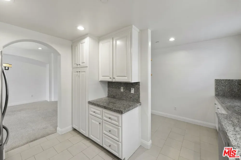 1820 Benecia Avenue #402 Los Angeles, CA 90025