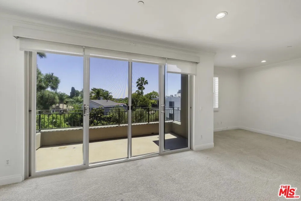 1820 Benecia Avenue #402 Los Angeles, CA 90025
