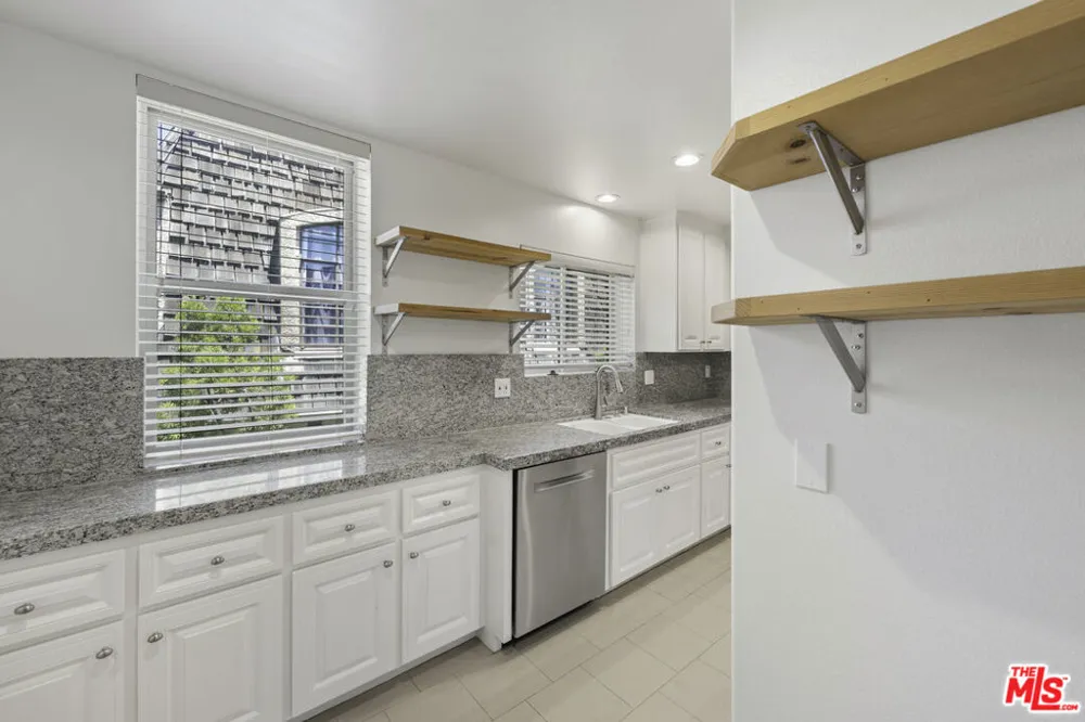 1820 Benecia Avenue #402 Los Angeles, CA 90025