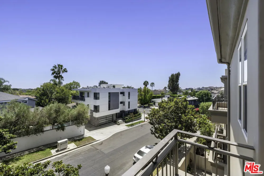 1820 Benecia Avenue #402 Los Angeles, CA 90025