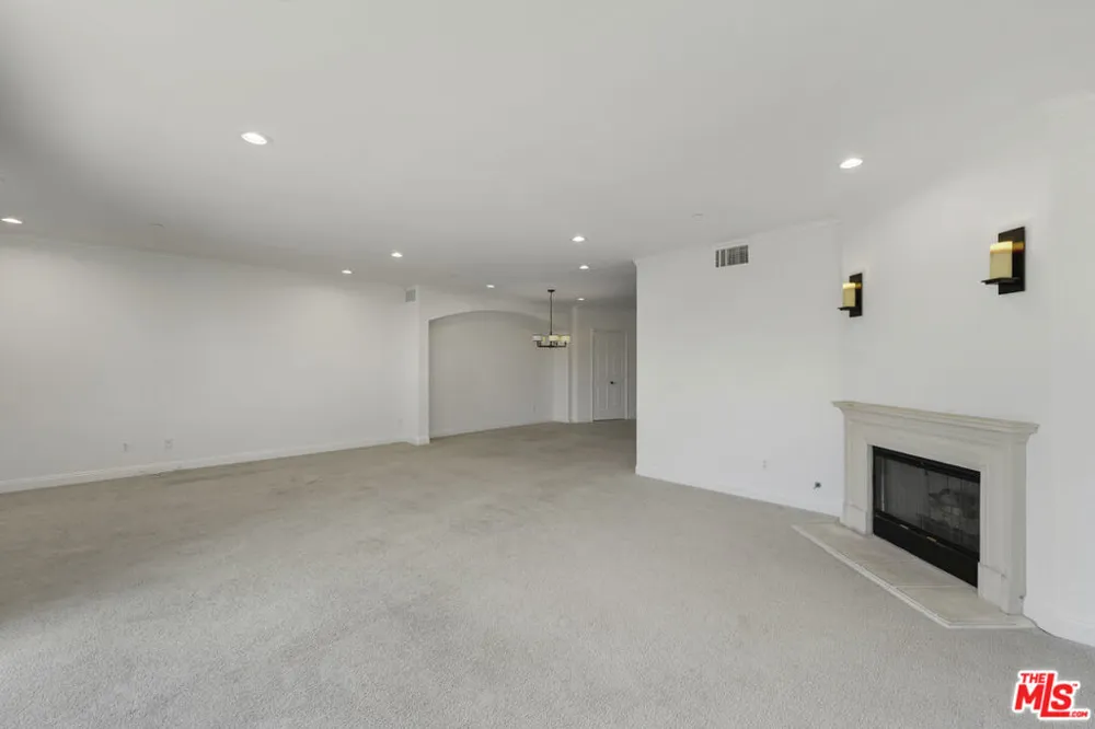 1820 Benecia Avenue #402 Los Angeles, CA 90025