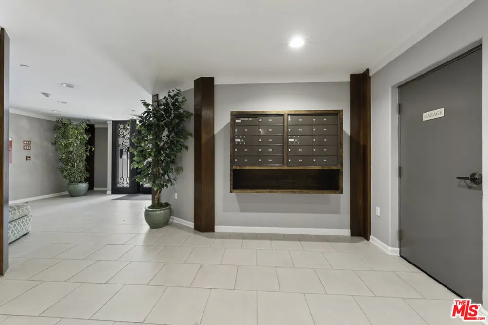 1820 Benecia Avenue #402 Los Angeles, CA 90025