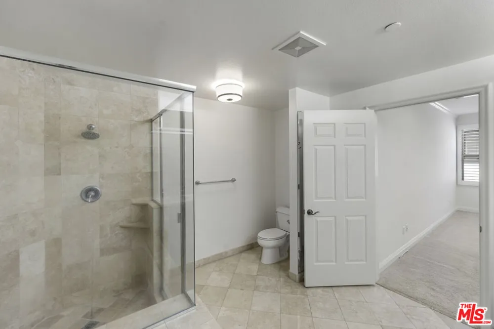 1820 Benecia Avenue #402 Los Angeles, CA 90025
