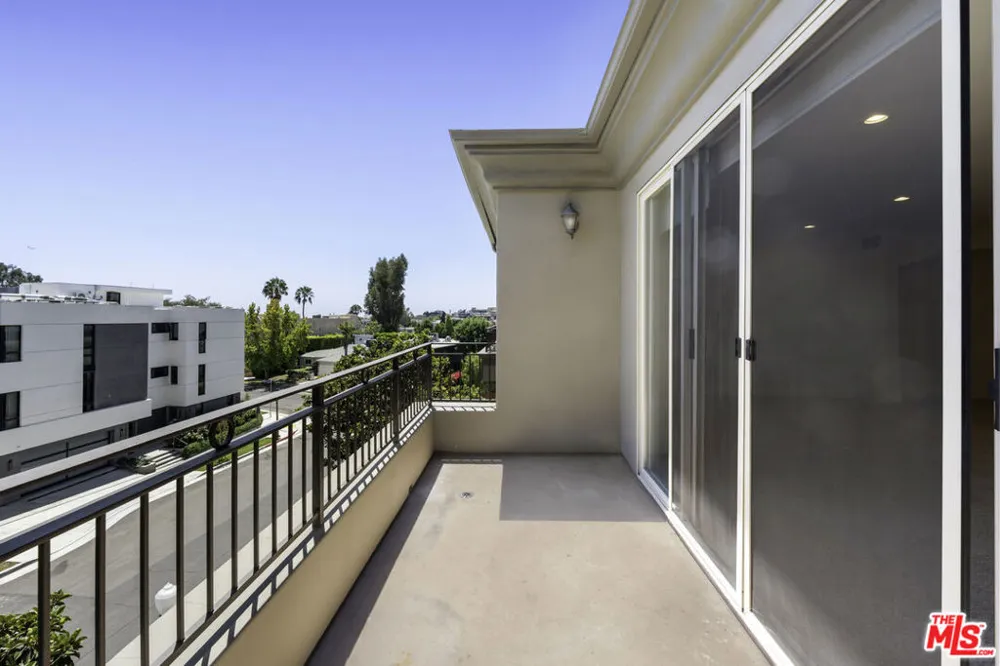 1820 Benecia Avenue #402 Los Angeles, CA 90025