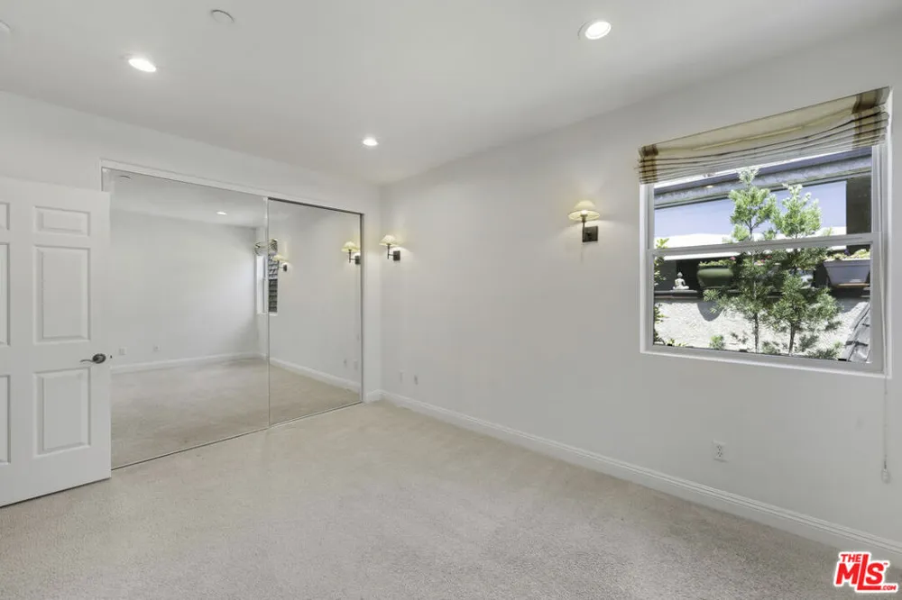 1820 Benecia Avenue #402 Los Angeles, CA 90025