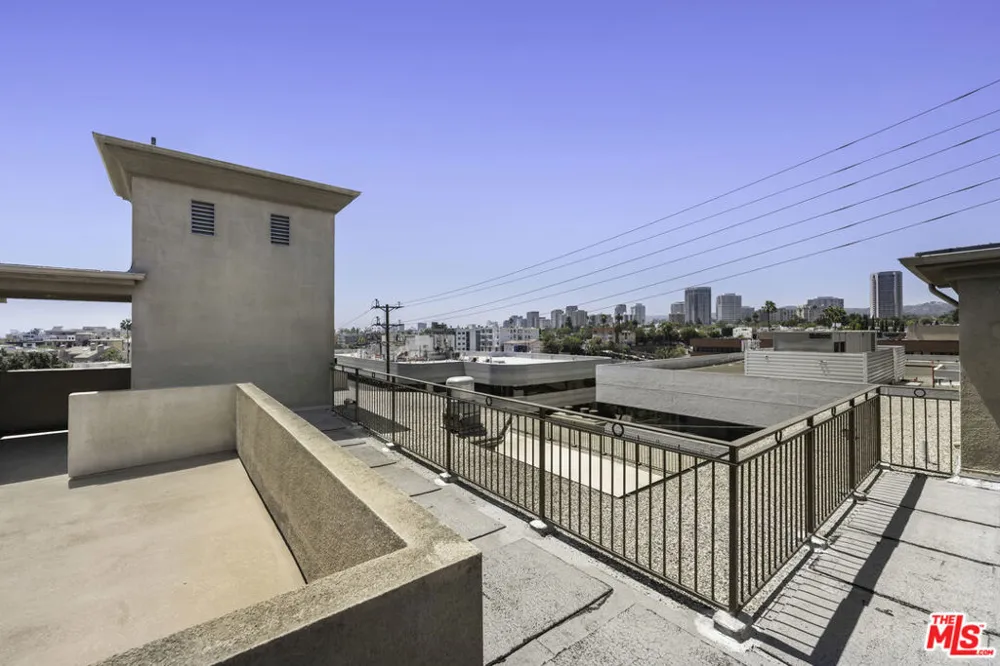 1820 Benecia Avenue #402 Los Angeles, CA 90025