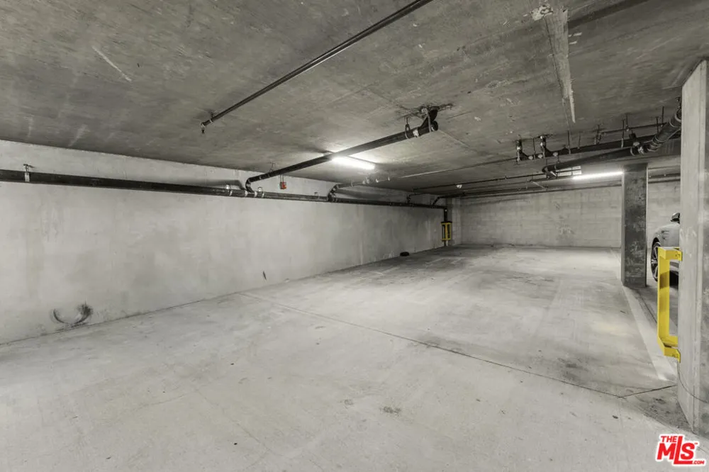 1820 Benecia Avenue #402 Los Angeles, CA 90025