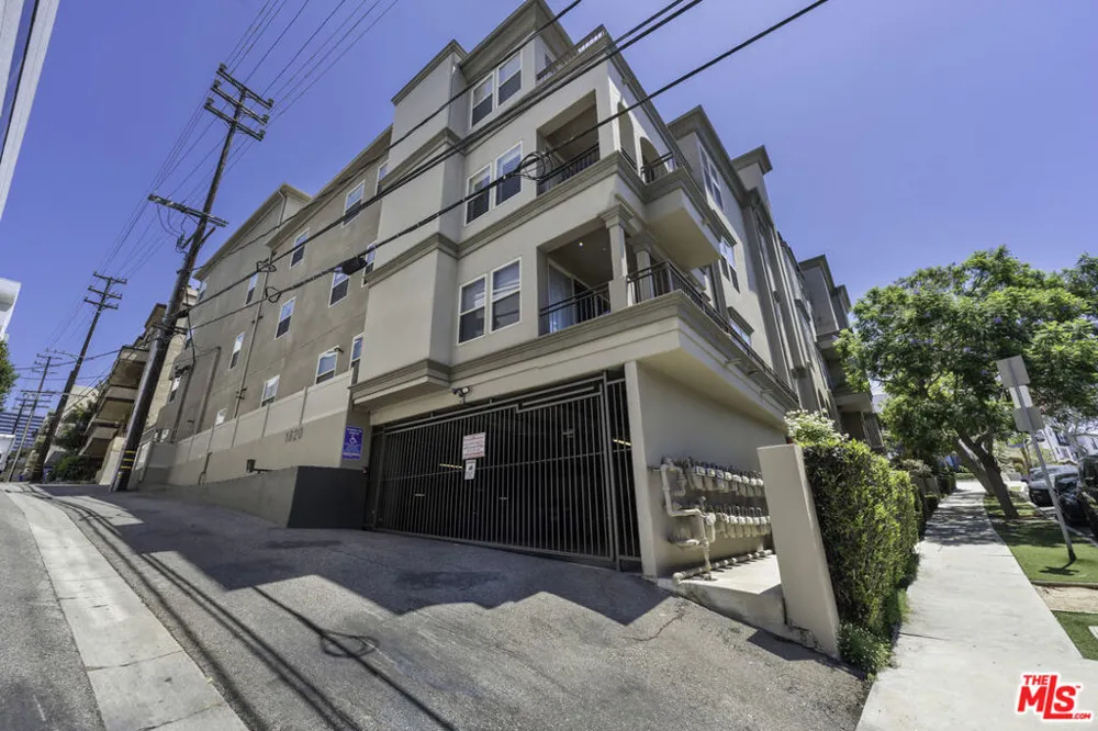 1820 Benecia Avenue #402 Los Angeles, CA 90025