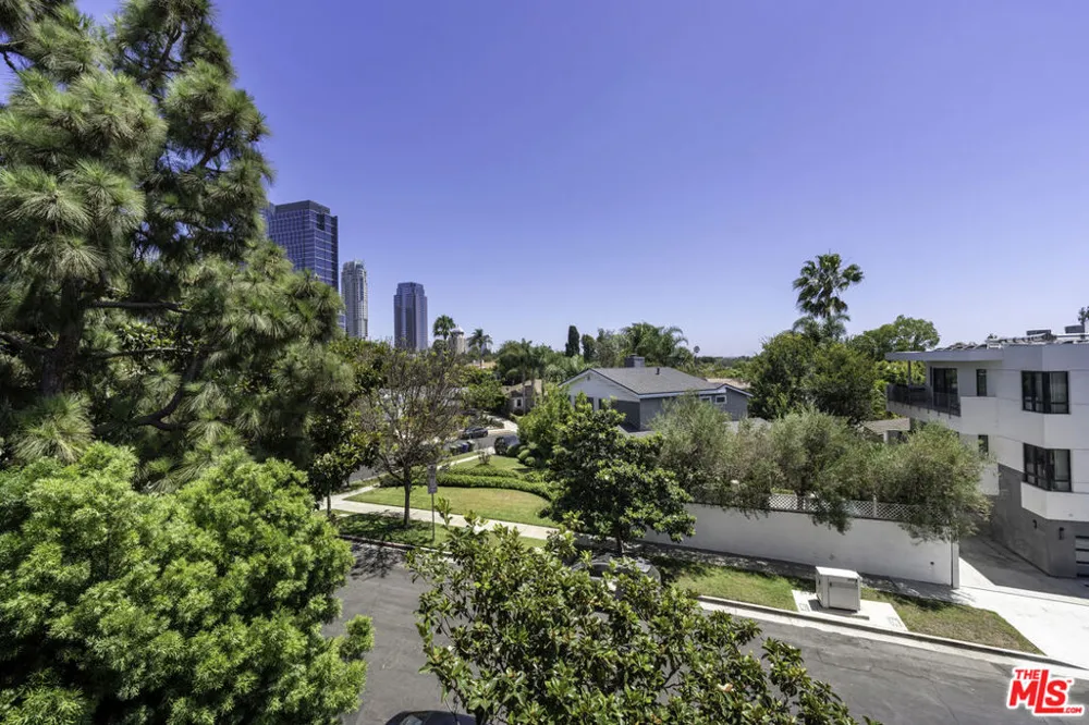 1820 Benecia Avenue #402 Los Angeles, CA 90025