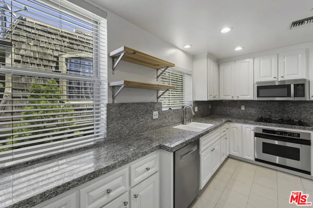 1820 Benecia Avenue #402 Los Angeles, CA 90025