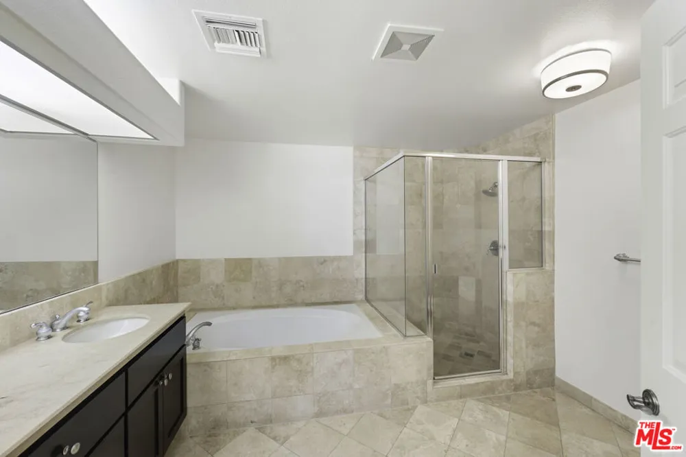 1820 Benecia Avenue #402 Los Angeles, CA 90025