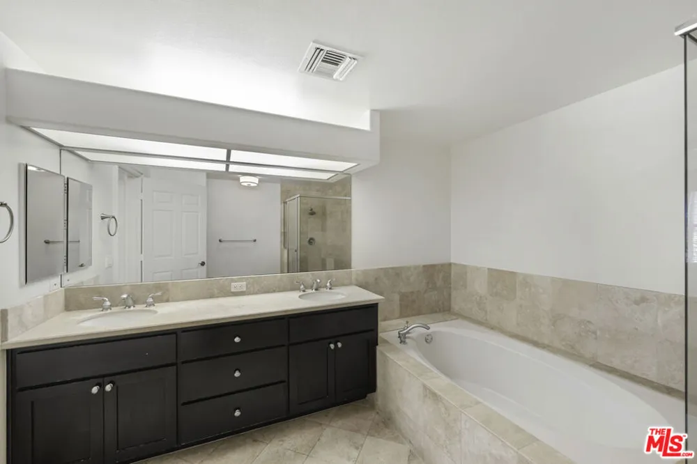 1820 Benecia Avenue #402 Los Angeles, CA 90025