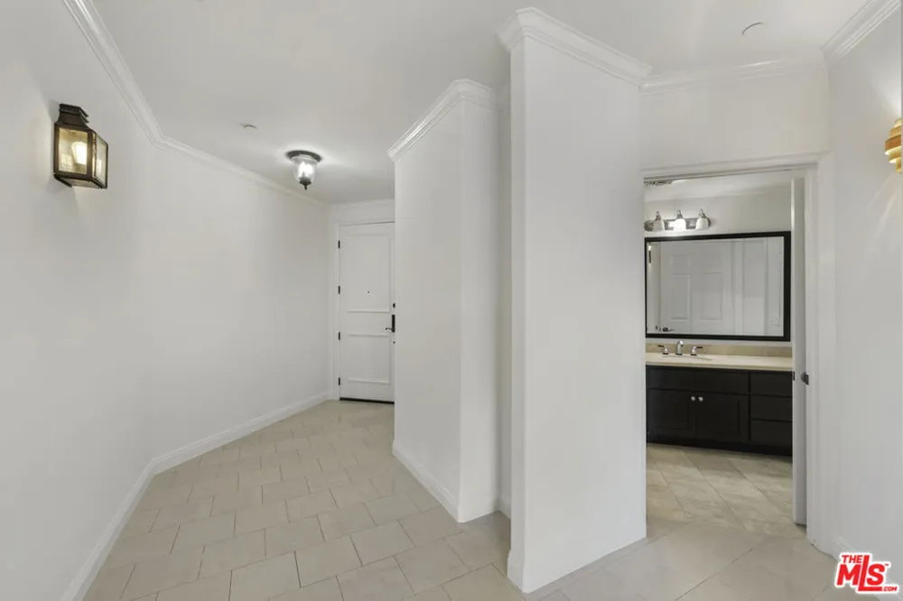 1820 Benecia Avenue #402 Los Angeles, CA 90025