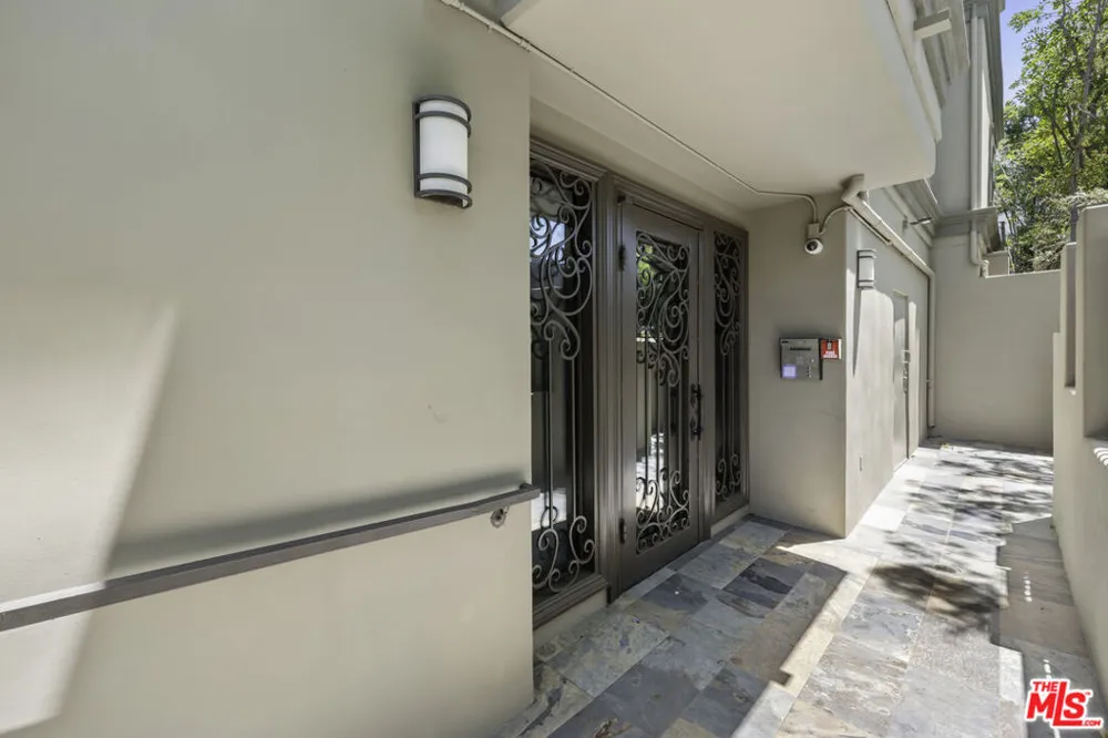 1820 Benecia Avenue #402 Los Angeles, CA 90025