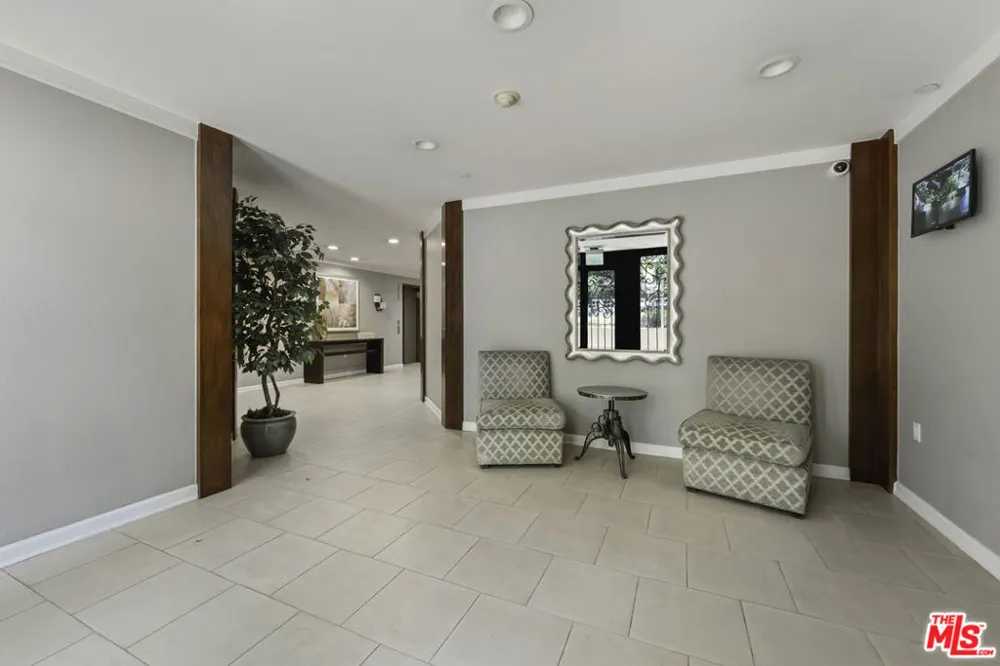 1820 Benecia Avenue #402 Los Angeles, CA 90025