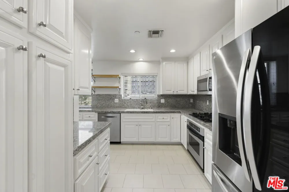 1820 Benecia Avenue #402 Los Angeles, CA 90025