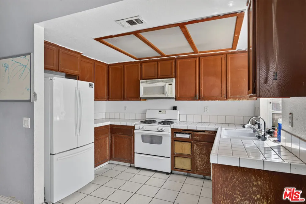 1718 Polo Court Lancaster, CA 93535