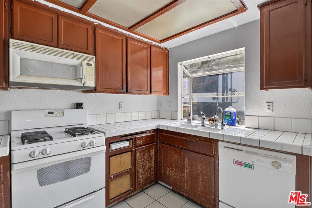 1718 Polo Court Lancaster, CA 93535