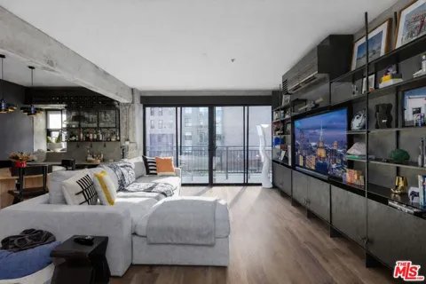 416 S Spring Street #609